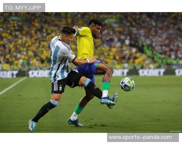 足球巨星温情时刻携全家合影展现赛场之外的幸福生活